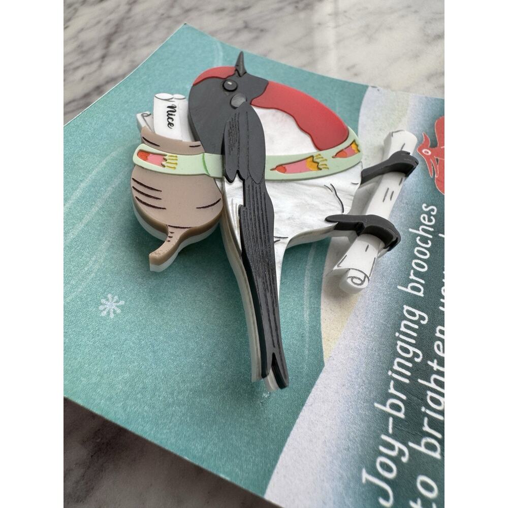 Quetzy Santa’s Secret Spy Robin Bird Acrylic Perspex Brooch - Picture 3 of 3